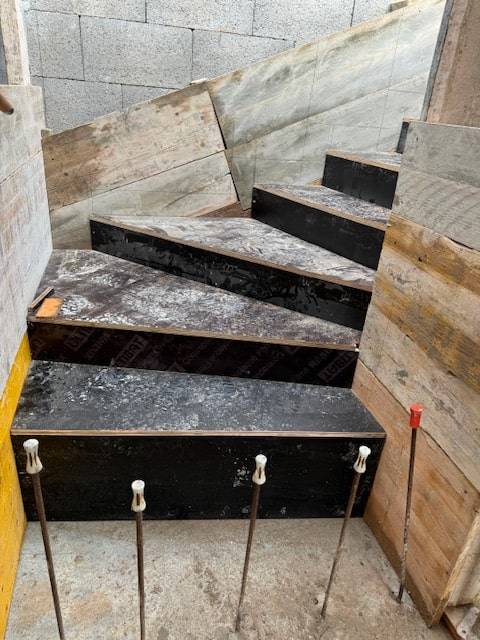 coffrage et coulage d’escalier (1)-min
