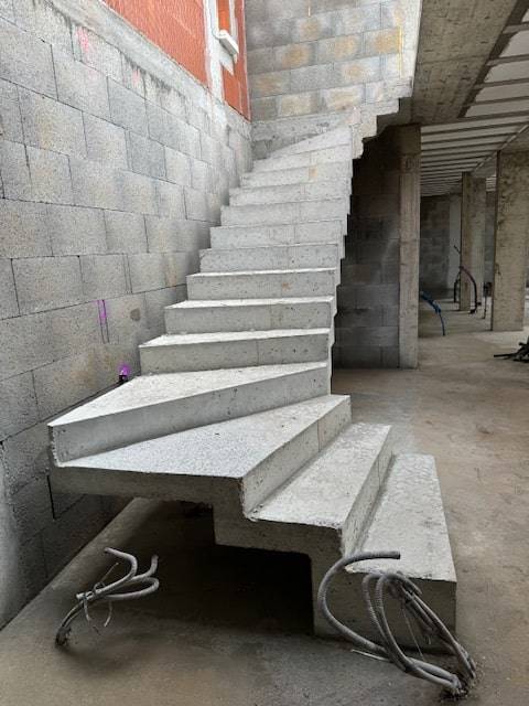 coffrage et coulage d’escalier (4)-min